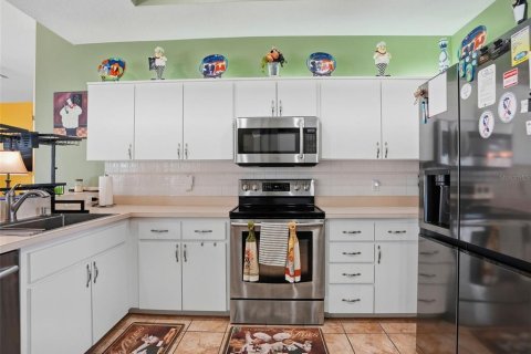 House in Spring Hill, Florida 4 bedrooms, 214.88 sq.m. № 2395592 - photo 10