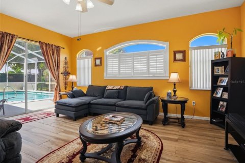House in Spring Hill, Florida 4 bedrooms, 214.88 sq.m. № 2395592 - photo 7