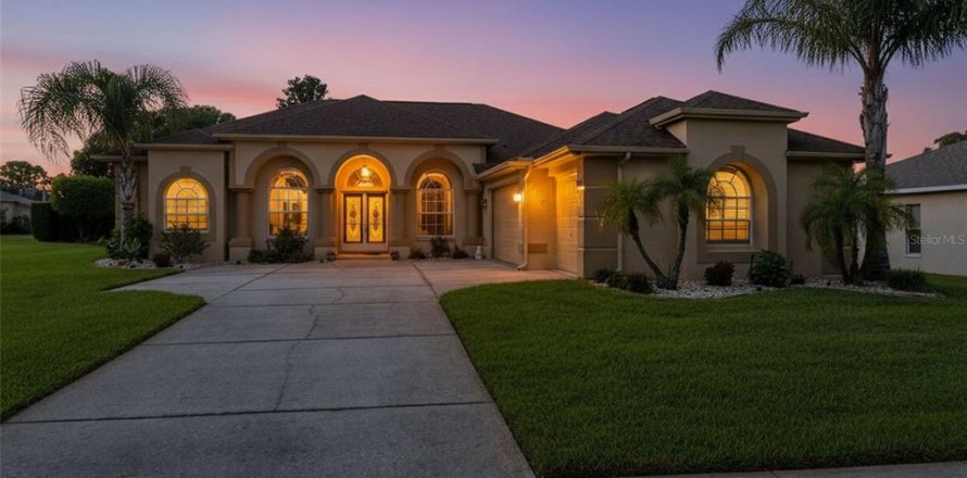 House in Spring Hill, Florida 4 bedrooms, 214.88 sq.m. № 2395592