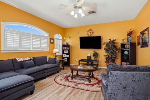 House in Spring Hill, Florida 4 bedrooms, 214.88 sq.m. № 2395592 - photo 5