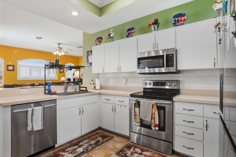 House in Spring Hill, Florida 4 bedrooms, 214.88 sq.m. № 2395592 - photo 13