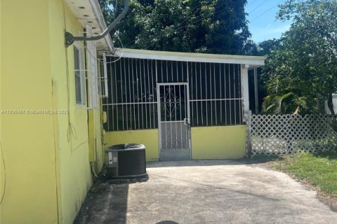 Casa en venta en Miami, Florida, 3 dormitorios № 1820234 - foto 4