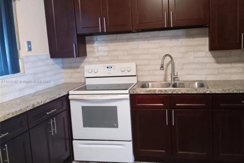 Casa en venta en Miami, Florida, 3 dormitorios № 1820234 - foto 14