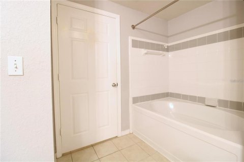 Condo in Orlando, Florida, 1 bedroom  № 1913046 - photo 18