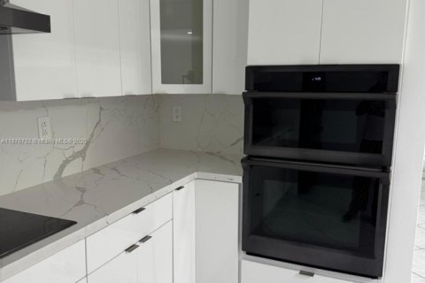 Villa ou maison à louer à Miami, Floride: 4 chambres, 214.42 m2 № 1920637 - photo 17