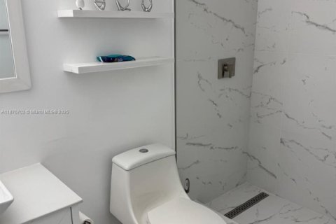 Снять в аренду виллу или дом в Майами, Флорида 4 спальни, 214.42м2, № 1920637 - фото 16