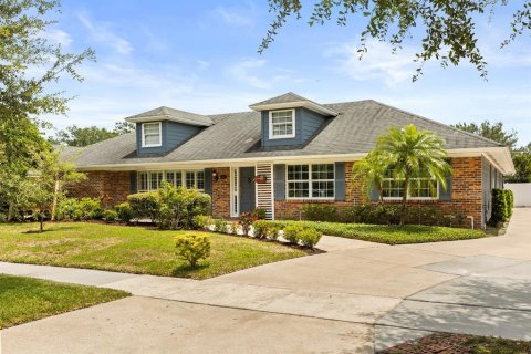 House in Winter Park, Florida 4 bedrooms, 192.87 sq.m. № 1817370 - photo 5