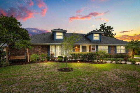 House in Winter Park, Florida 4 bedrooms, 192.87 sq.m. № 1817370 - photo 1