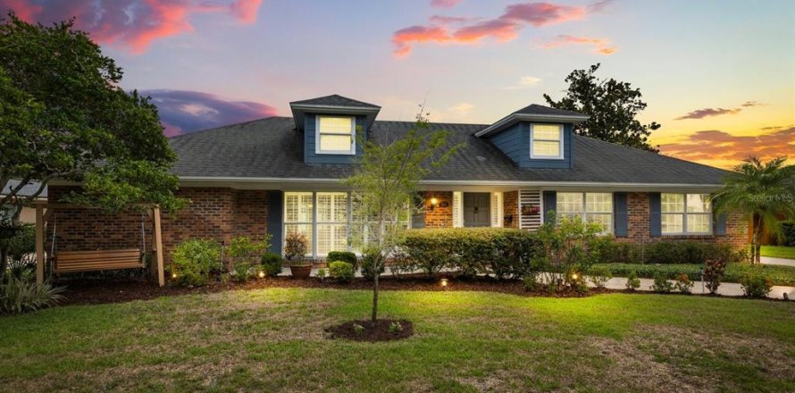 House in Winter Park, Florida 4 bedrooms, 192.87 sq.m. № 1817370