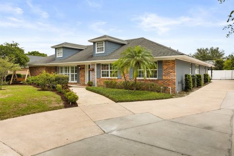 House in Winter Park, Florida 4 bedrooms, 192.87 sq.m. № 1817370 - photo 3
