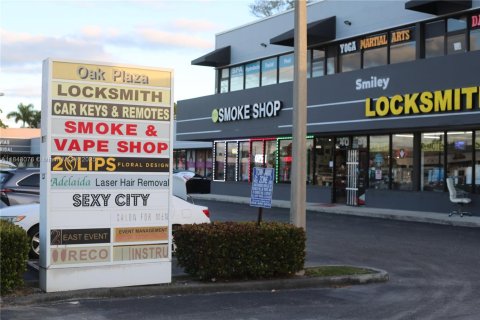 Commercial property in Oakland Park, Florida № 1849296 - photo 9
