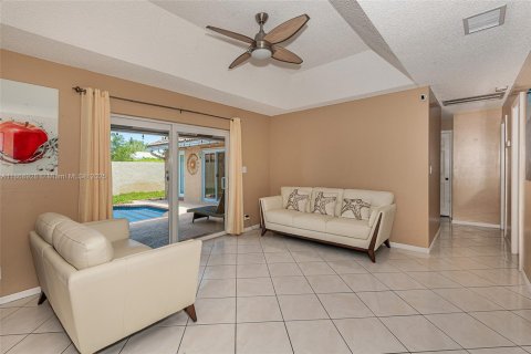 Купить виллу или дом в Корал-Спрингс, Флорида 4 спальни, 173.63м2, № 1895648 - фото 11