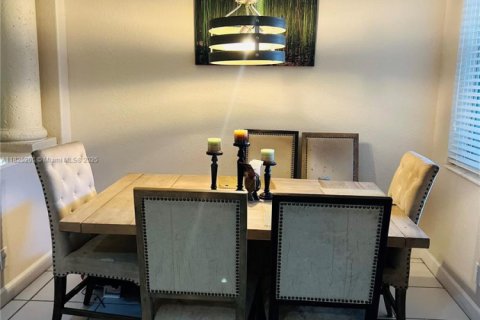 Casa en venta en Pembroke Pines, Florida, 5 dormitorios, 331.2 m2 № 1794125 - foto 9