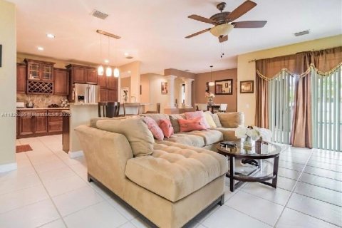 Casa en venta en Pembroke Pines, Florida, 5 dormitorios, 331.2 m2 № 1794125 - foto 8