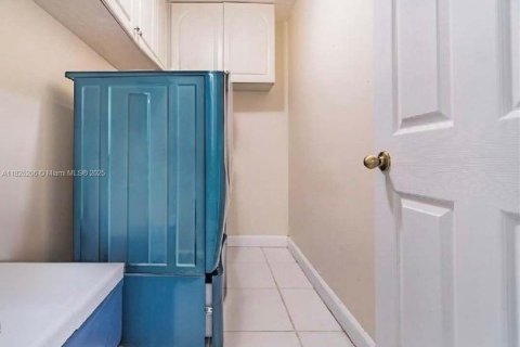 Casa en venta en Pembroke Pines, Florida, 5 dormitorios, 331.2 m2 № 1794125 - foto 30