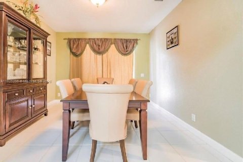 Casa en venta en Pembroke Pines, Florida, 5 dormitorios, 331.2 m2 № 1794125 - foto 7