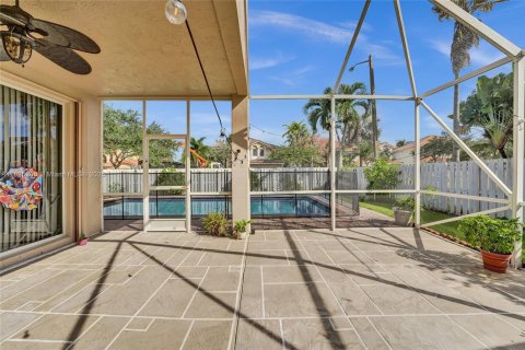 Casa en venta en Pembroke Pines, Florida, 5 dormitorios, 331.2 m2 № 1794125 - foto 15
