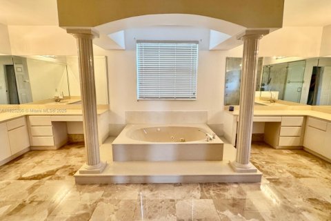 Casa en venta en Pembroke Pines, Florida, 5 dormitorios, 331.2 m2 № 1794125 - foto 27