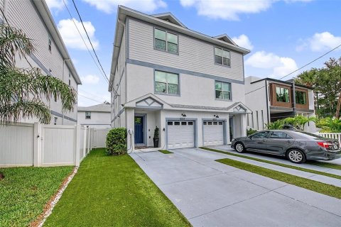 Touwnhouse à Tampa, Floride 4 chambres, 235.79 m2 № 2209843