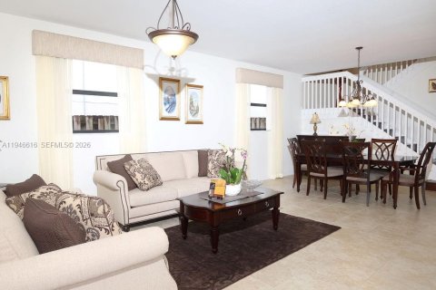 Casa en venta en Homestead, Florida, 5 dormitorios, 310.29 m2 № 2003562 - foto 2