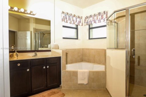 Casa en venta en Homestead, Florida, 5 dormitorios, 310.29 m2 № 2003562 - foto 11