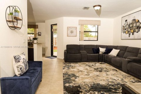 Casa en venta en Homestead, Florida, 5 dormitorios, 310.29 m2 № 2003562 - foto 8