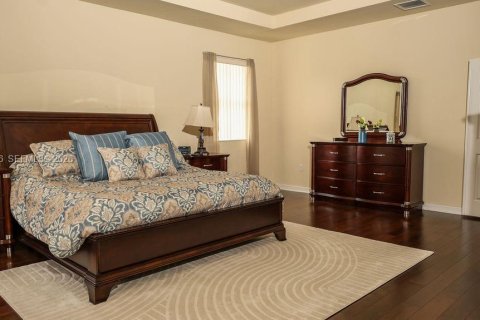 Casa en venta en Homestead, Florida, 5 dormitorios, 310.29 m2 № 2003562 - foto 3