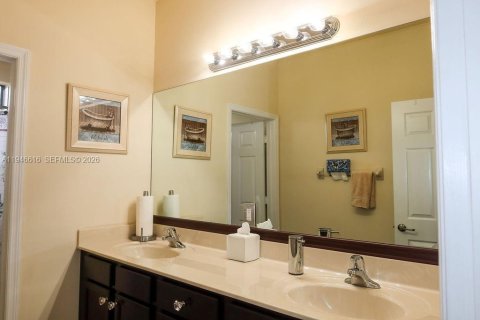 Casa en venta en Homestead, Florida, 5 dormitorios, 310.29 m2 № 2003562 - foto 16