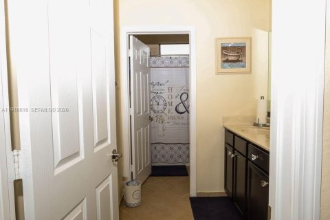 Casa en venta en Homestead, Florida, 5 dormitorios, 310.29 m2 № 2003562 - foto 17