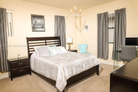Casa en venta en Homestead, Florida, 5 dormitorios, 310.29 m2 № 2003562 - foto 13