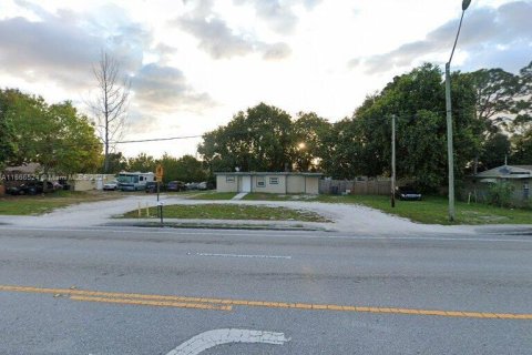 House in West Palm Beach, Florida 3 bedrooms, 197.32 sq.m. № 1864936 - photo 1
