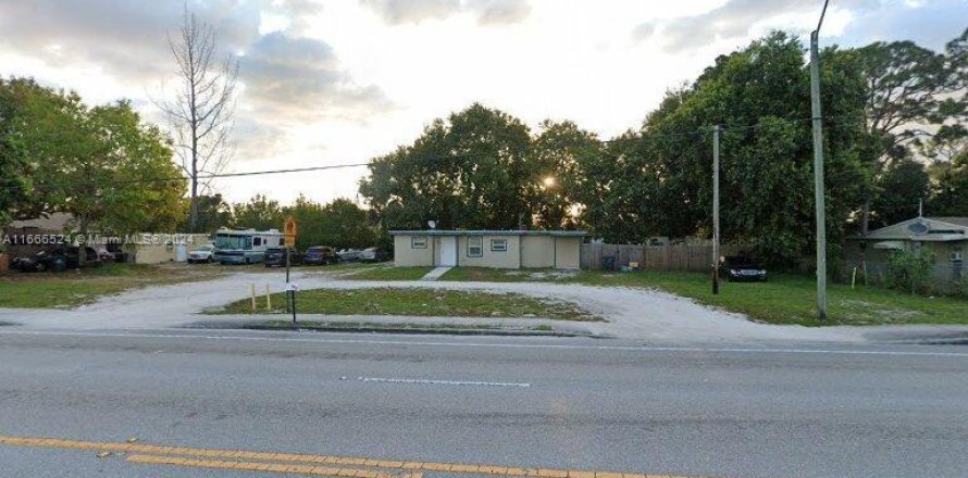 House in West Palm Beach, Florida 3 bedrooms, 197.32 sq.m. № 1864936