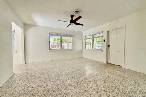 Casa en venta en Sarasota, Florida, 2 dormitorios, 79.52 m2 № 2131605 - foto 4