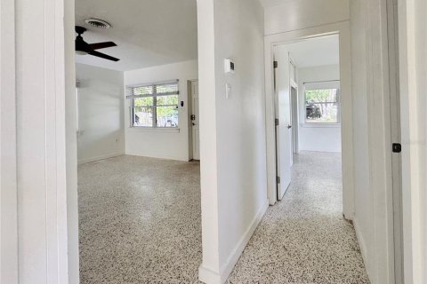 Casa en venta en Sarasota, Florida, 2 dormitorios, 79.52 m2 № 2131605 - foto 9