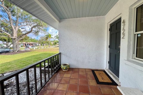 Casa en venta en Sarasota, Florida, 2 dormitorios, 79.52 m2 № 2131605 - foto 2