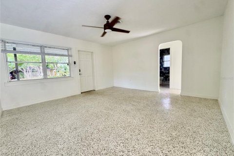 Casa en venta en Sarasota, Florida, 2 dormitorios, 79.52 m2 № 2131605 - foto 3