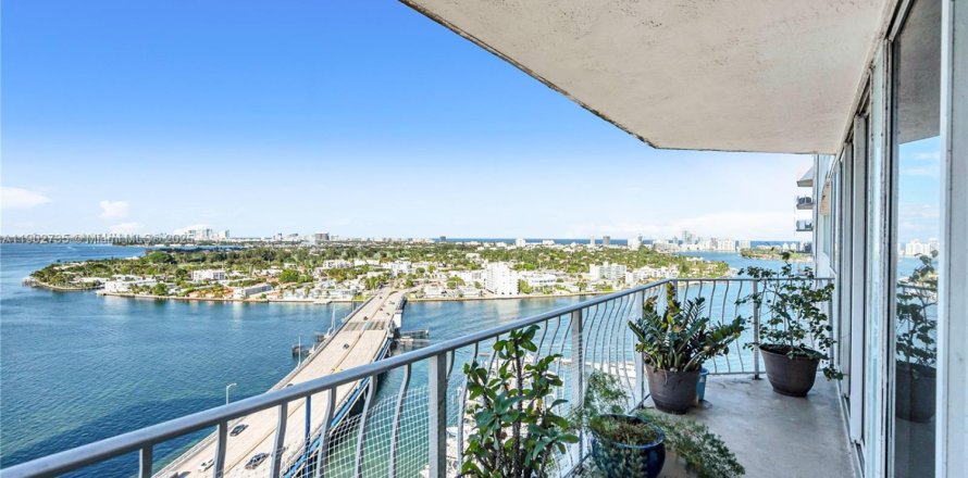 Кондоминиум с 2 спальнями в Норт-Бей-Виллидж, Флорида № 2016463