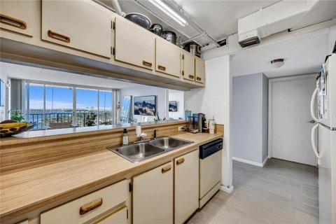 Купить кондоминиум в Норт-Бей-Виллидж, Флорида 2 спальни, 95.69м2, № 2016463 - фото 4