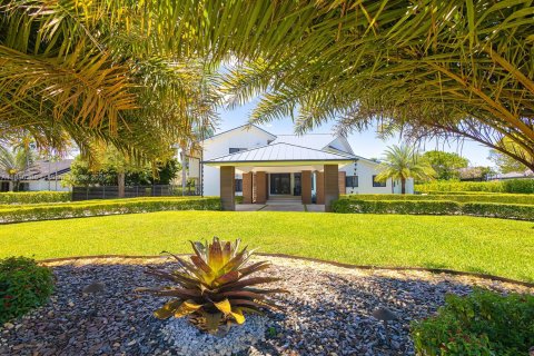 Casa en venta en Miami, Florida, 6 dormitorios, 567.82 m2 № 1945783 - foto 2