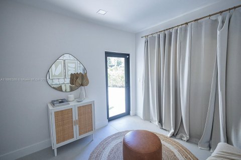 Casa en venta en Miami, Florida, 6 dormitorios, 567.82 m2 № 1945783 - foto 21