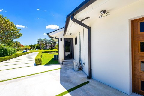 Casa en venta en Miami, Florida, 6 dormitorios, 567.82 m2 № 1945783 - foto 11