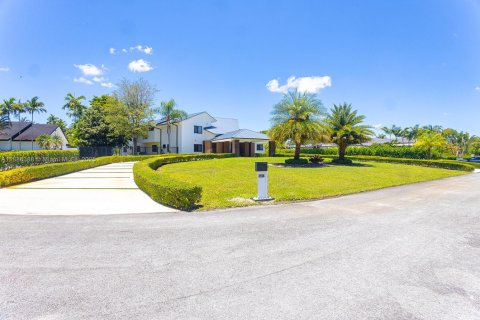 Casa en venta en Miami, Florida, 6 dormitorios, 567.82 m2 № 1945783 - foto 6