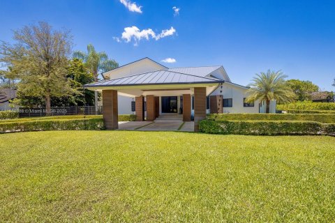 Casa en venta en Miami, Florida, 6 dormitorios, 567.82 m2 № 1945783 - foto 3