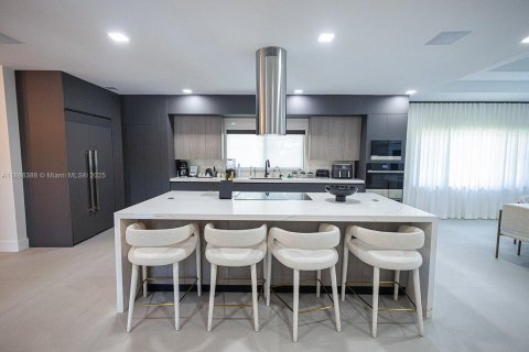 Casa en venta en Miami, Florida, 6 dormitorios, 567.82 m2 № 1945783 - foto 15