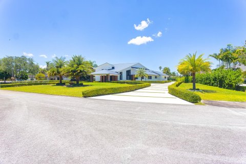 Casa en venta en Miami, Florida, 6 dormitorios, 567.82 m2 № 1945783 - foto 7