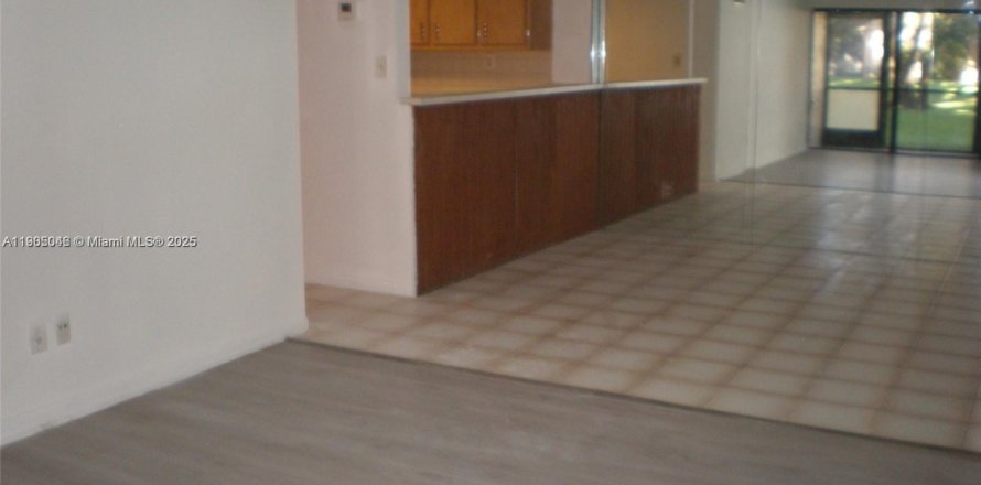 Condominio en Hollywood, Florida, 2 dormitorios  № 1955243