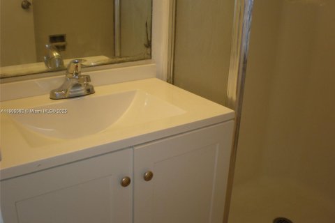 Condominio en alquiler en Hollywood, Florida, 2 dormitorios, 79.71 m2 № 1955243 - foto 4