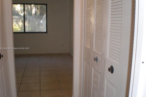 Condominio en alquiler en Hollywood, Florida, 2 dormitorios, 79.71 m2 № 1955243 - foto 6