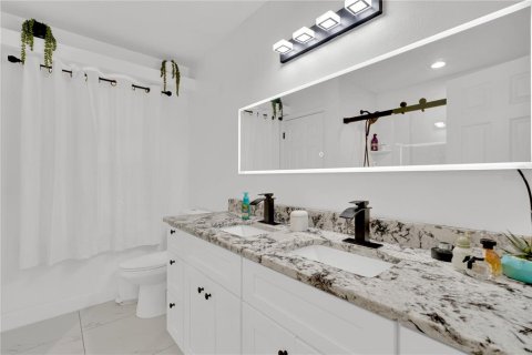 Casa en venta en Kissimmee, Florida, 3 dormitorios, 184.5 m2 № 1838379 - foto 18