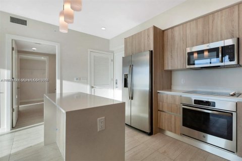 Condo in Miami, Florida, 1 bedroom  № 1991084 - photo 21